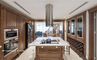 Thi công Mẫu tủ bếp gỗ óc chó căn hộ Duplex Mandarin Garden cao cấp, sang trọng